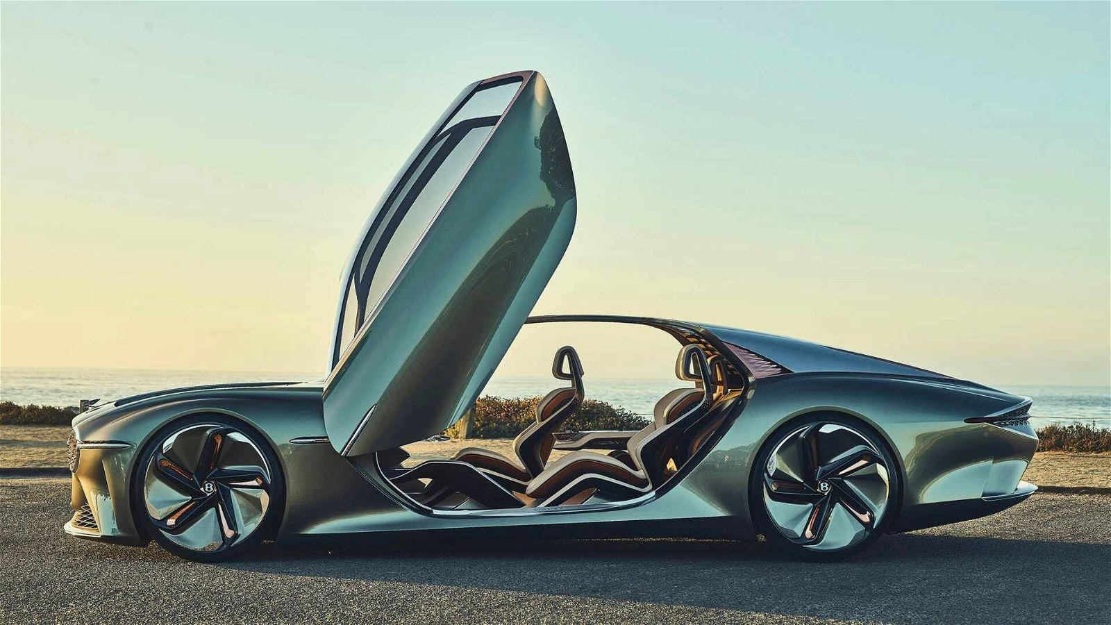 Immagine di Bentley: la prima auto elettrica potrebbe essere una berlina con batteria da 100 kWh