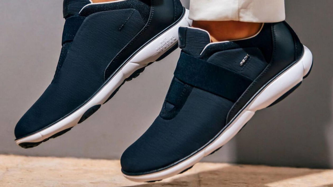 Immagine di Geox: saldi fino al 50% + extra 10% acquistando 2 o più articoli