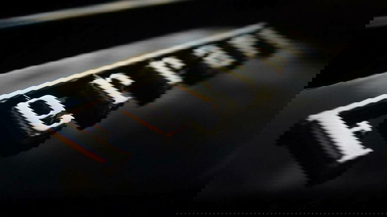 Immagine di Ferrari non arriverà all'elettrificazione completa, almeno per il momento
