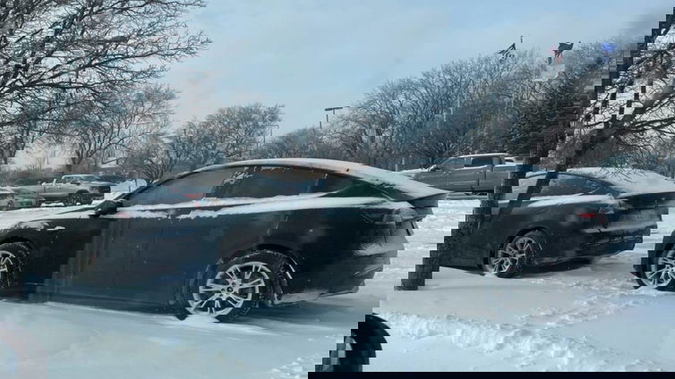 Immagine di Model Y: Tesla annuncia un pacchetto di pneumatici invernali