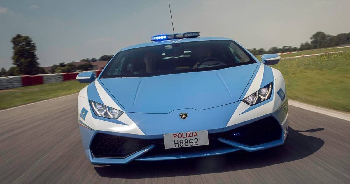 Immagine di Lamborghini, la corsa della Huracàn della Polizia di Stato salva una vita