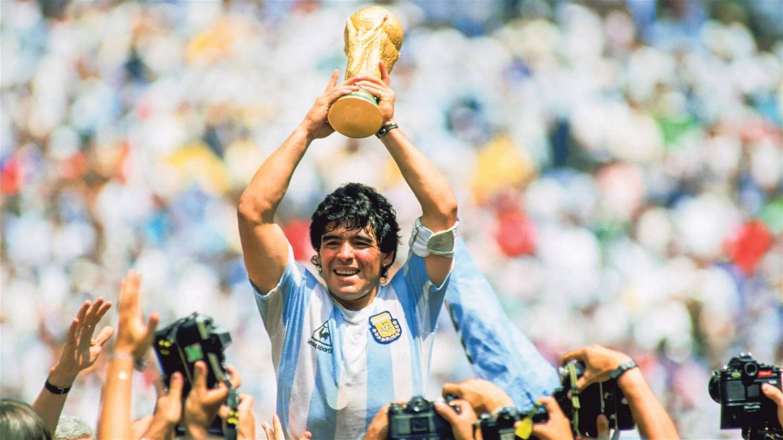 Immagine di È morto Diego Armando Maradona, el pibe de oro