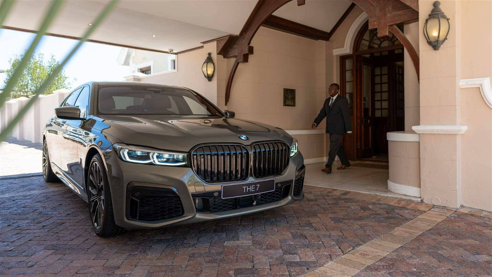 Immagine di BMW 745Le xDrive, il lusso a firma BMW Individual ed Ellerman House