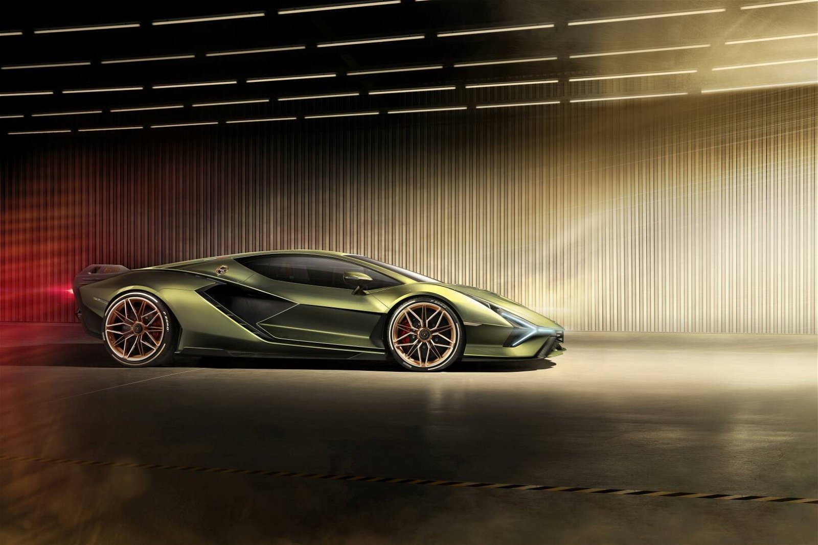 Immagine di Lamborghini stupisce tutti: in arrivo varianti ibride su tutta la gamma