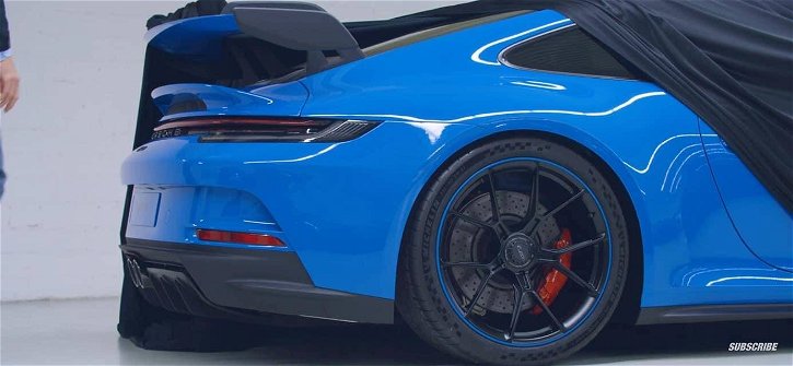 Immagine di Porsche 992 GT3 2021 si mostra senza veli