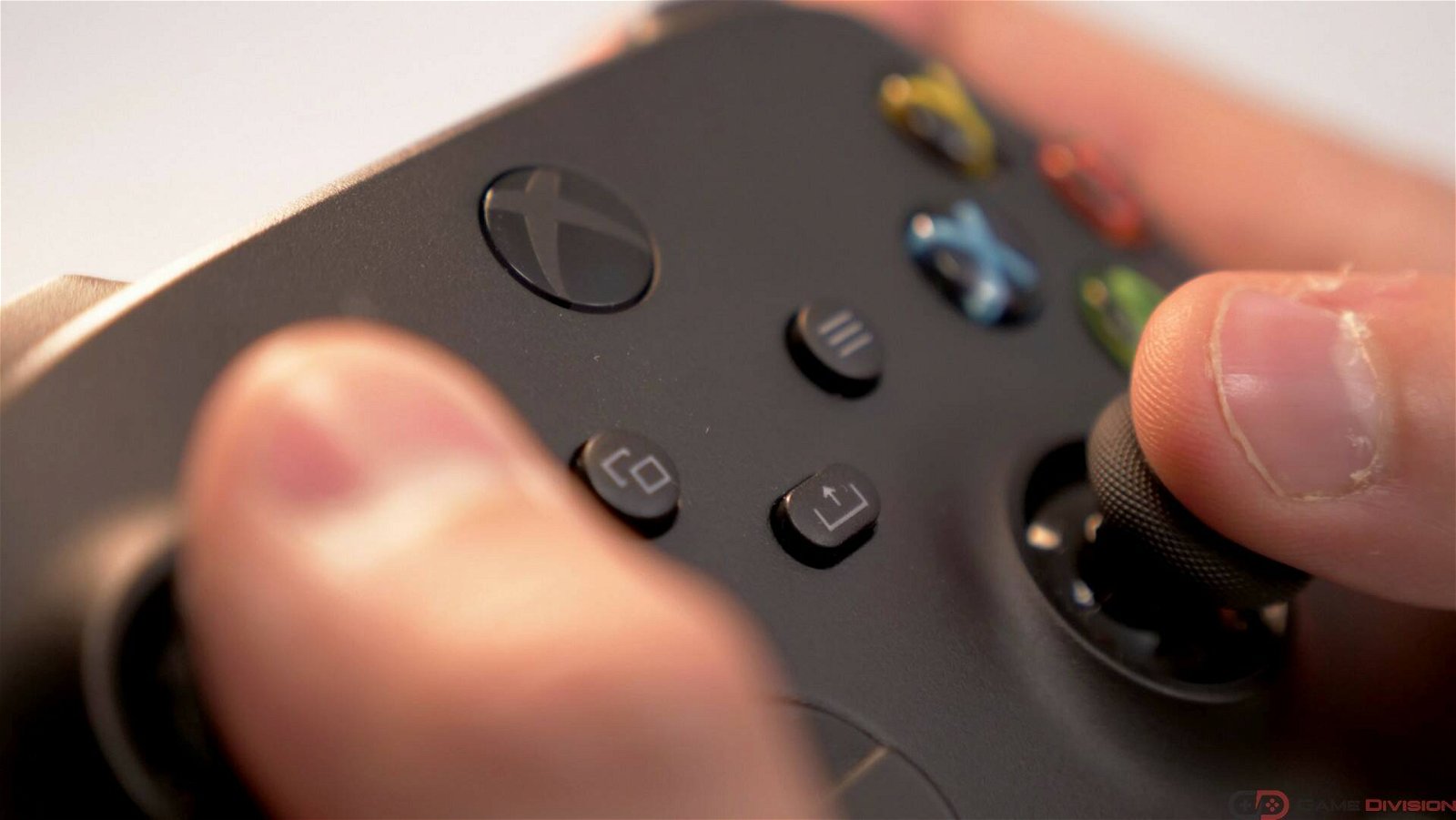 Immagine di Xbox: il pad potrebbe cambiare, il DualSense ha ispirato la compagnia