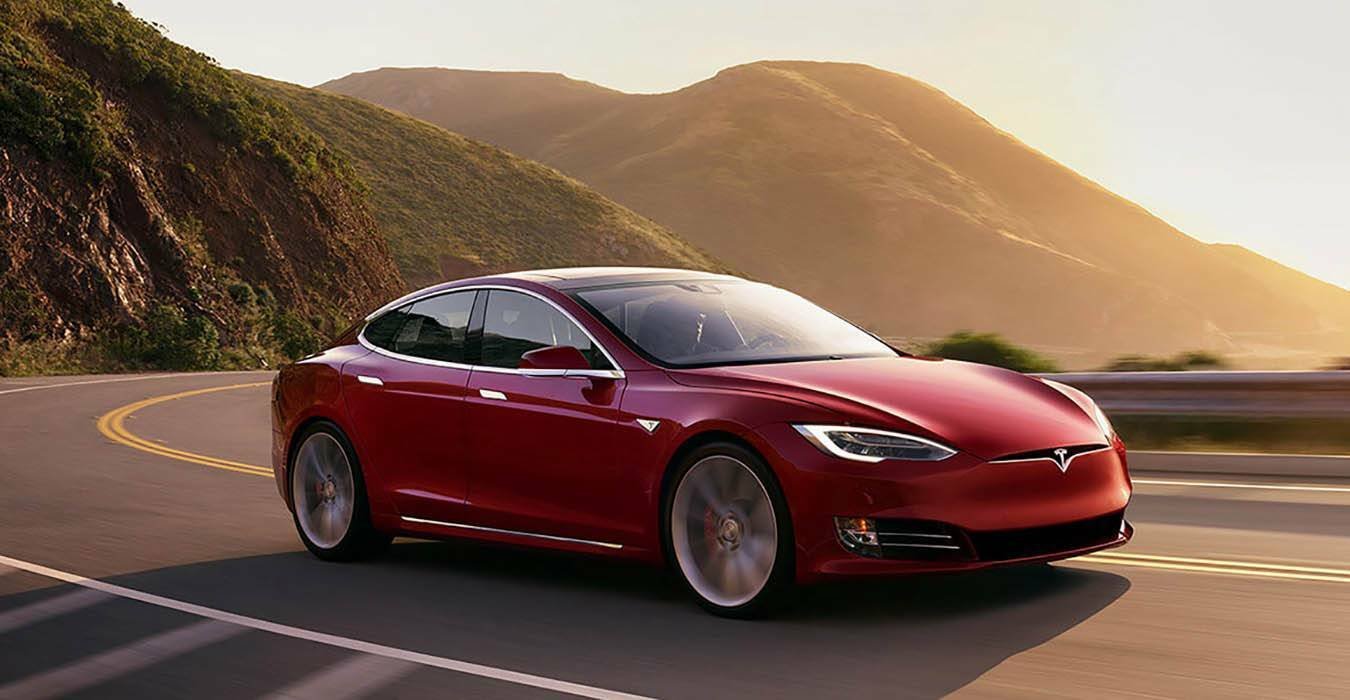 Immagine di Tesla ammette il malfunzionamento sui display di alcune vetture: intervento in garanzia