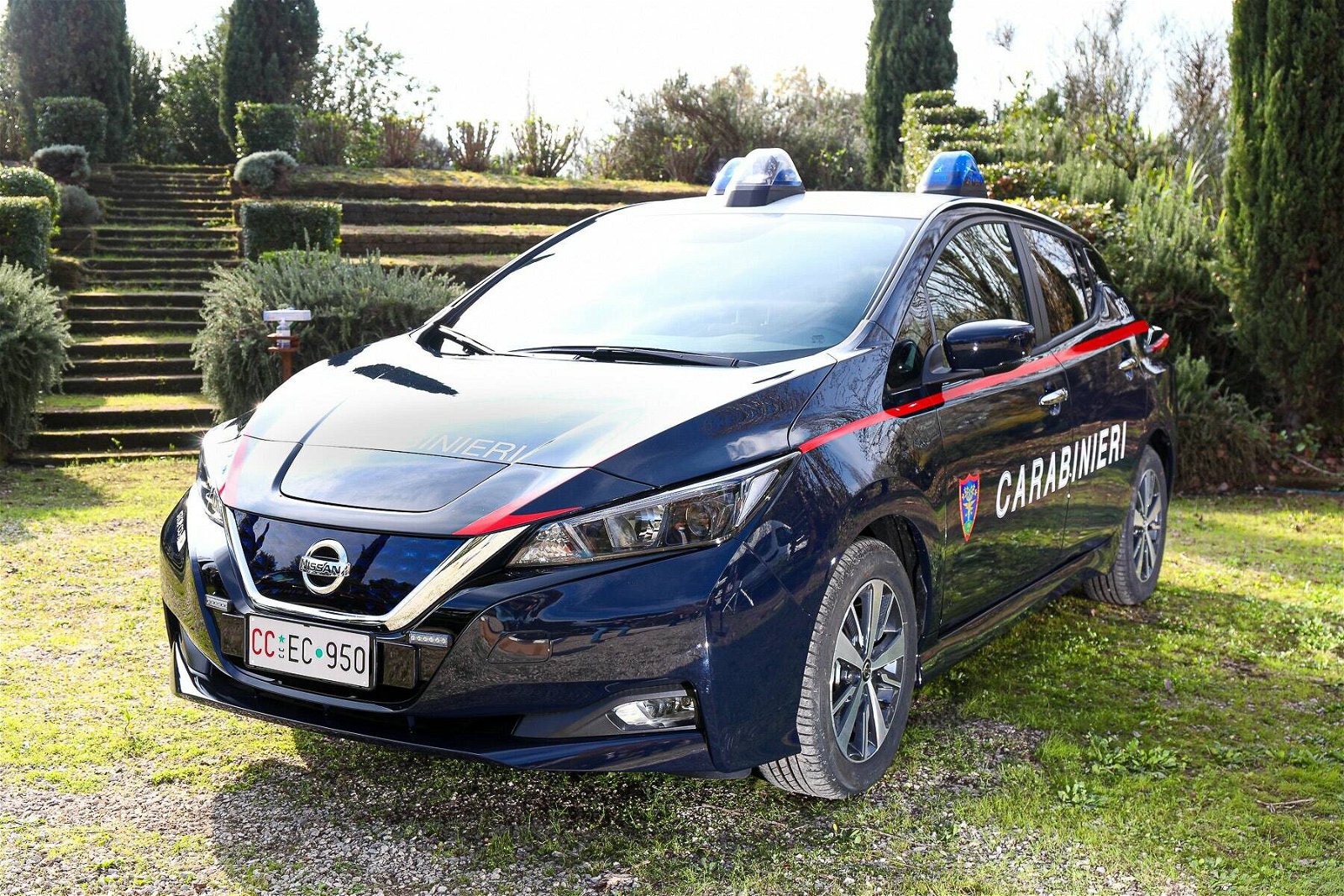 Immagine di Nissan Leaf, 52 veicoli all’Arma dei Carabinieri per la tutela dei Parchi Nazionali