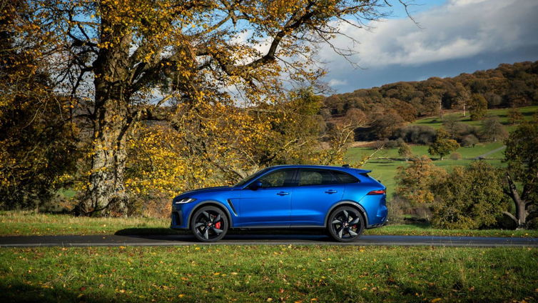 Immagine di Jaguar F-Pace SVR: SUV più sportivo grazie all'incredibile restyling