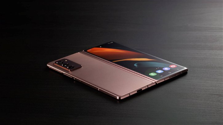 Immagine di Samsung Galaxy Z Fold 3 nasconderebbe (letteralmente) una grossa novità