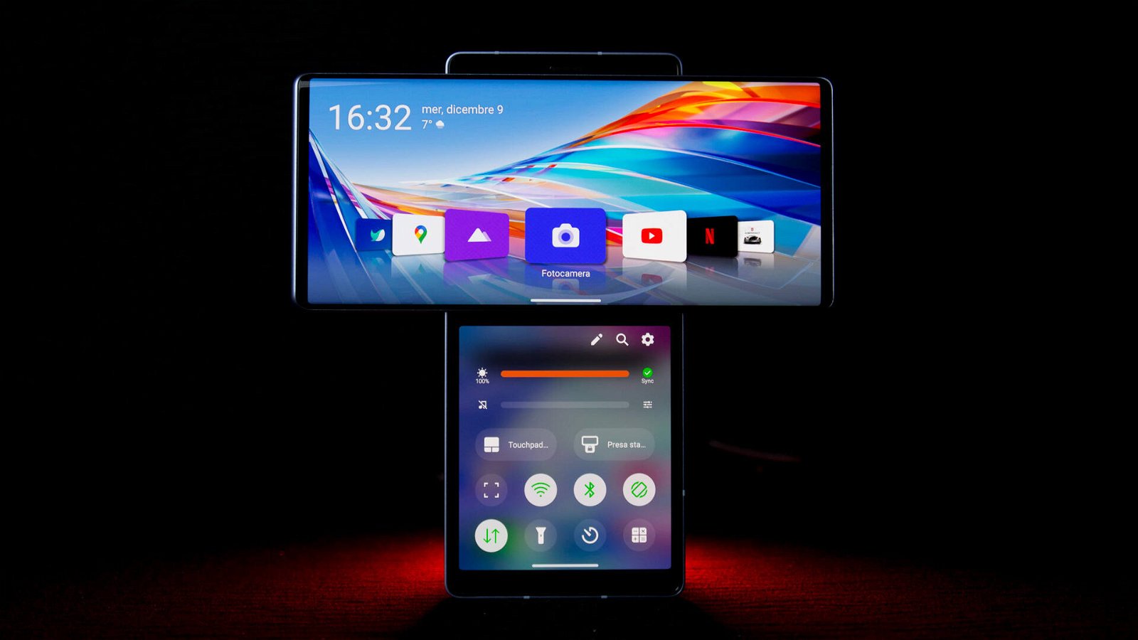 Immagine di Lo smartphone più compatto è fatto così, con (metà) LG Wing!