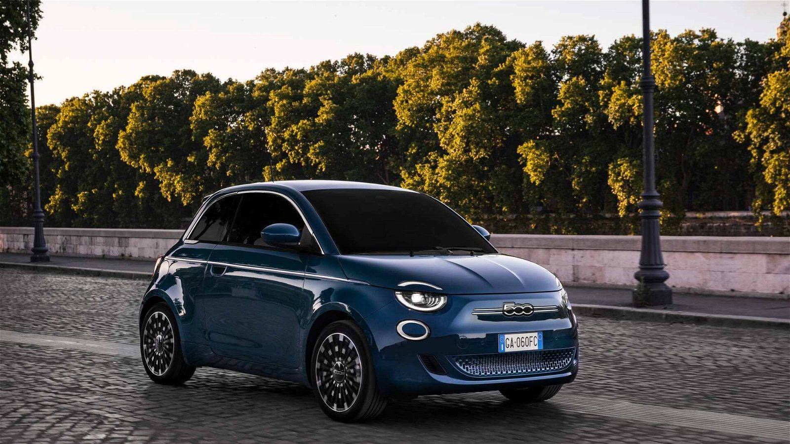 Immagine di Auto dell'anno 2021: tra le sette finaliste anche la nuova Fiat 500e