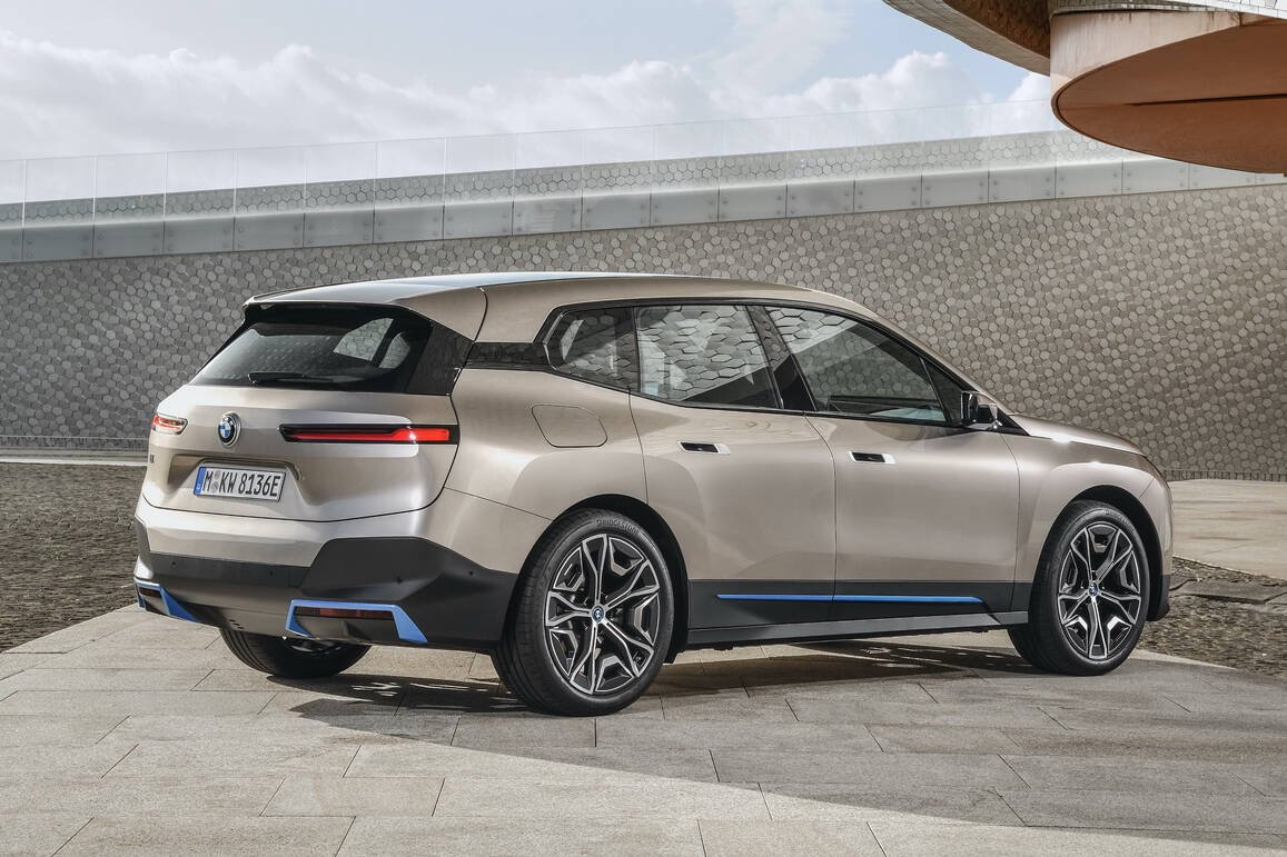 Immagine di Ex-designer BMW: la nuova iX è un'auto che ha perso la sua anima