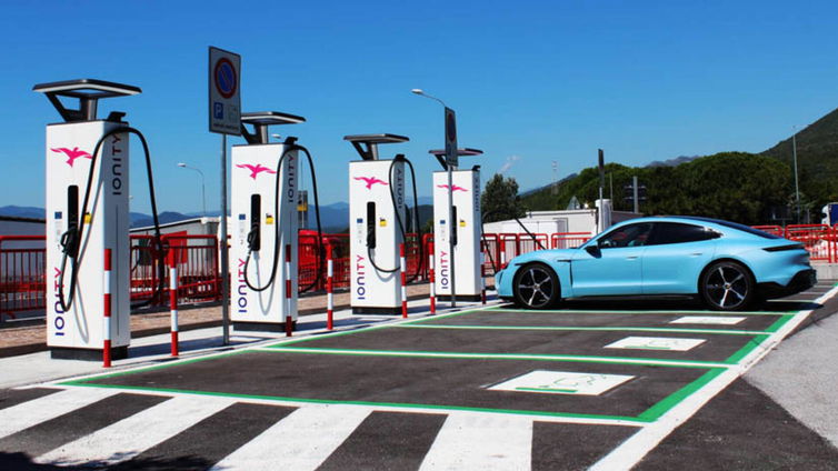 Immagine di Piano Aspi: 400 colonnine di ricarica per auto elettriche in autostrada