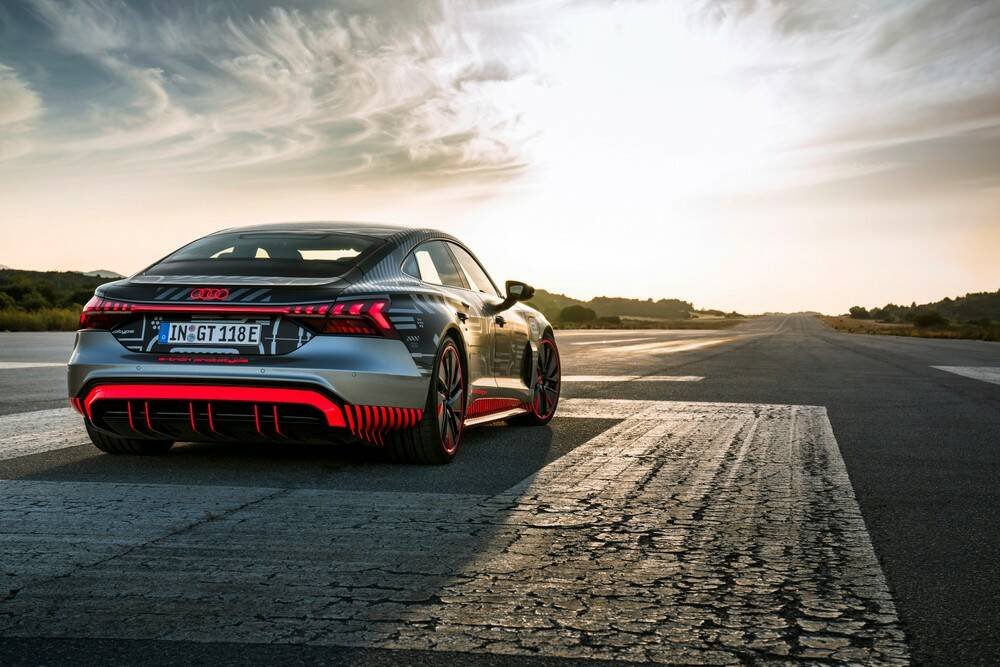 Immagine di e-tron GT, la sportiva elettrica di Audi da 600 CV debutterà a febbraio