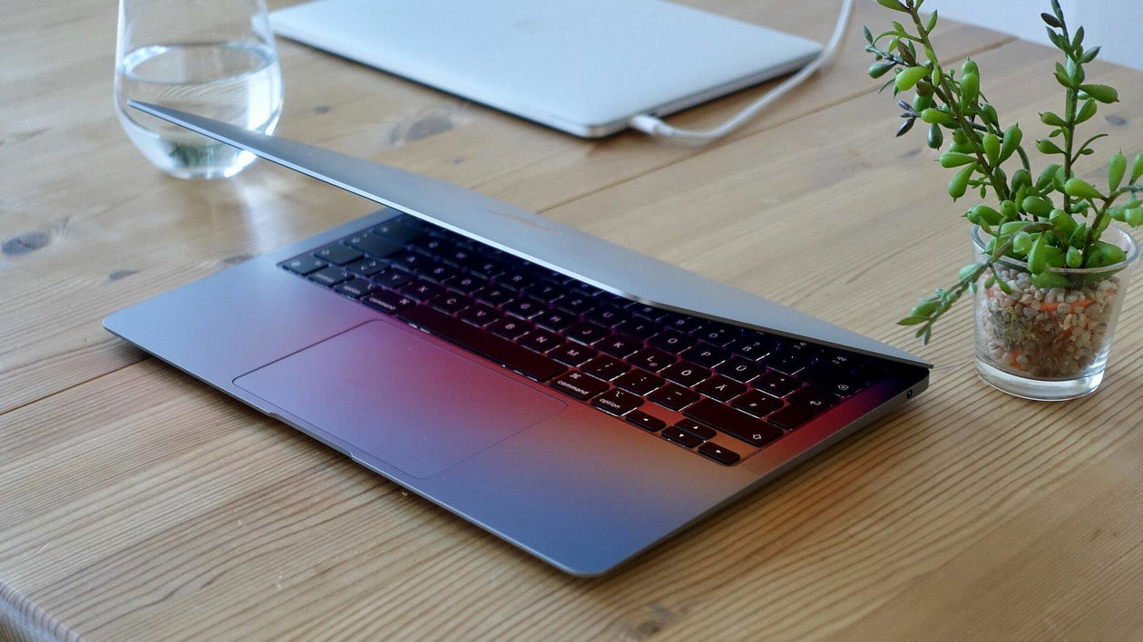 Immagine di MacBook Air 2020 a meno di 900€ nelle offerte eBay!