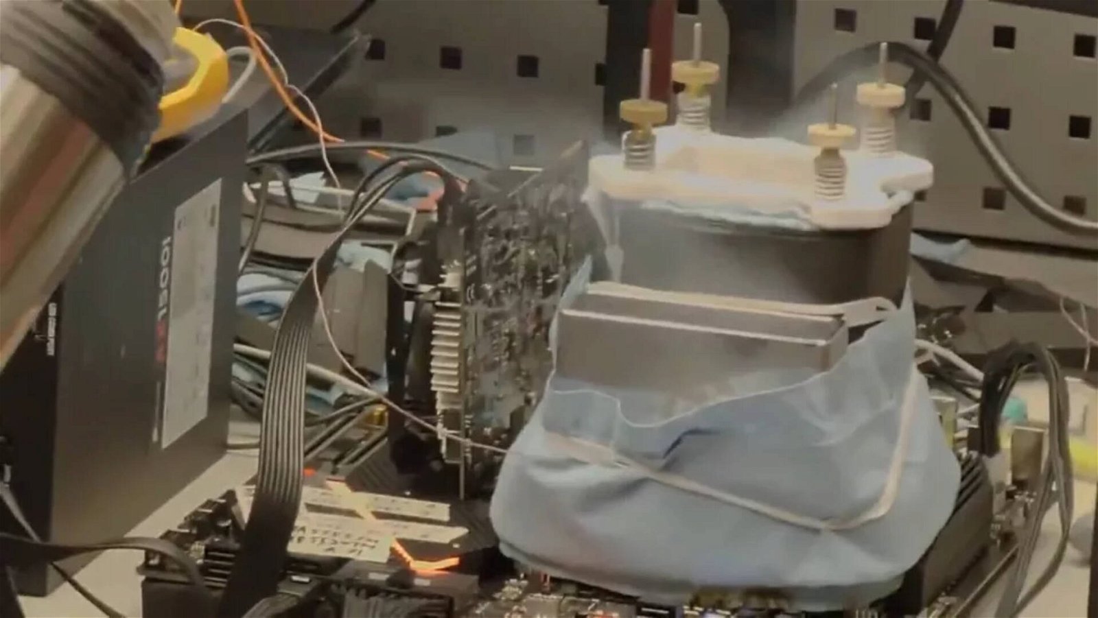 Immagine di Intel Rocket Lake-S vola a frequenze elevate grazie all'azoto liquido