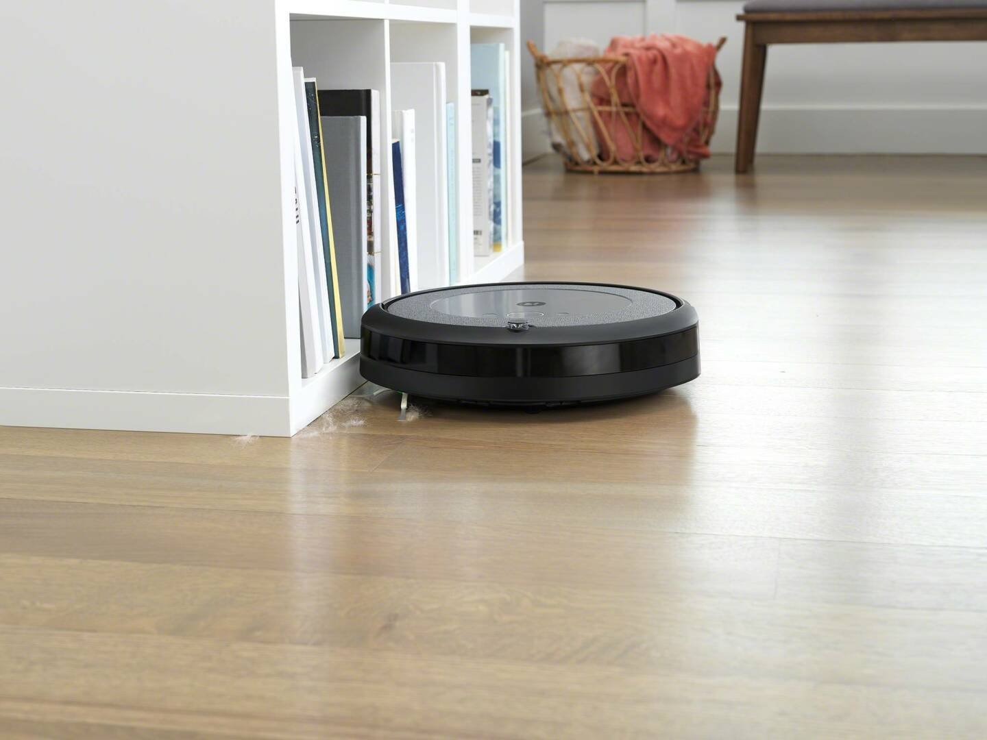 Immagine di iRobot Roomba i3+, il robot aspirapolvere che si svuota da solo arriva in Italia