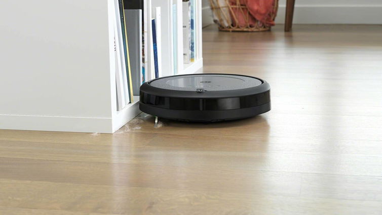 Immagine di iRobot Roomba i3+, il robot aspirapolvere che si svuota da solo arriva in Italia