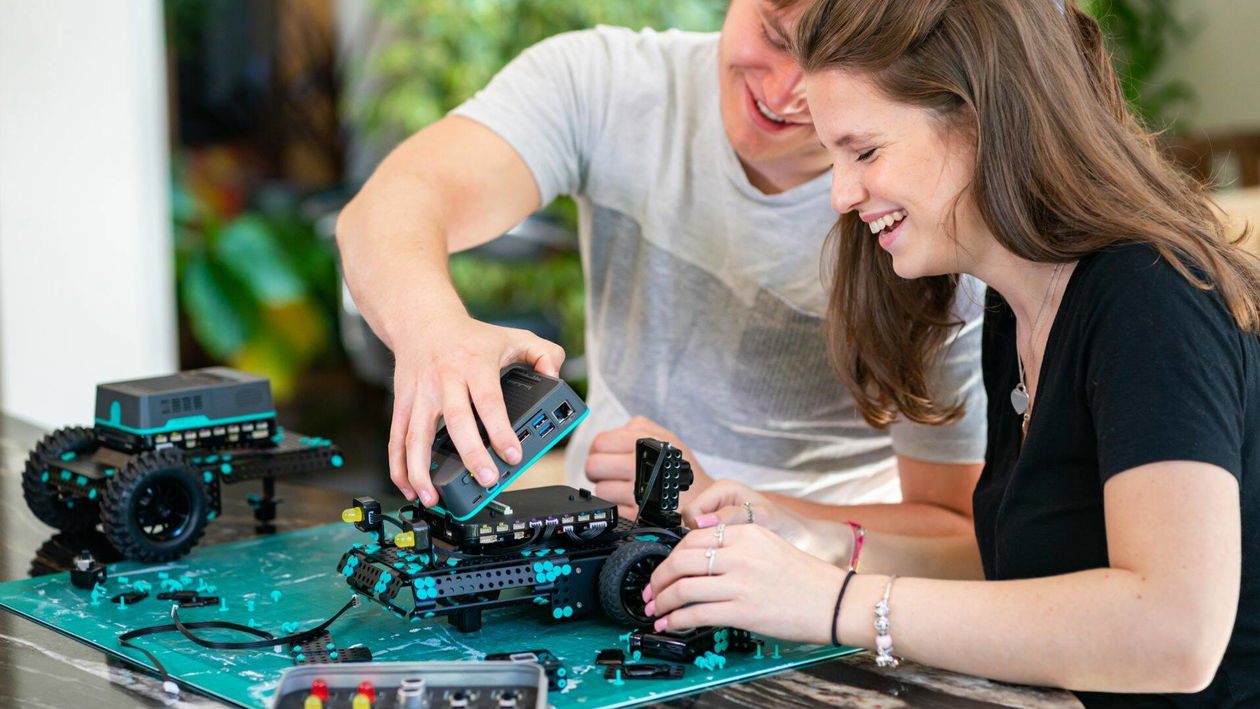 Immagine di Un cane... robot?! Assemblabile, ad energia solare, ed a meno 8€ su Aliexpress!