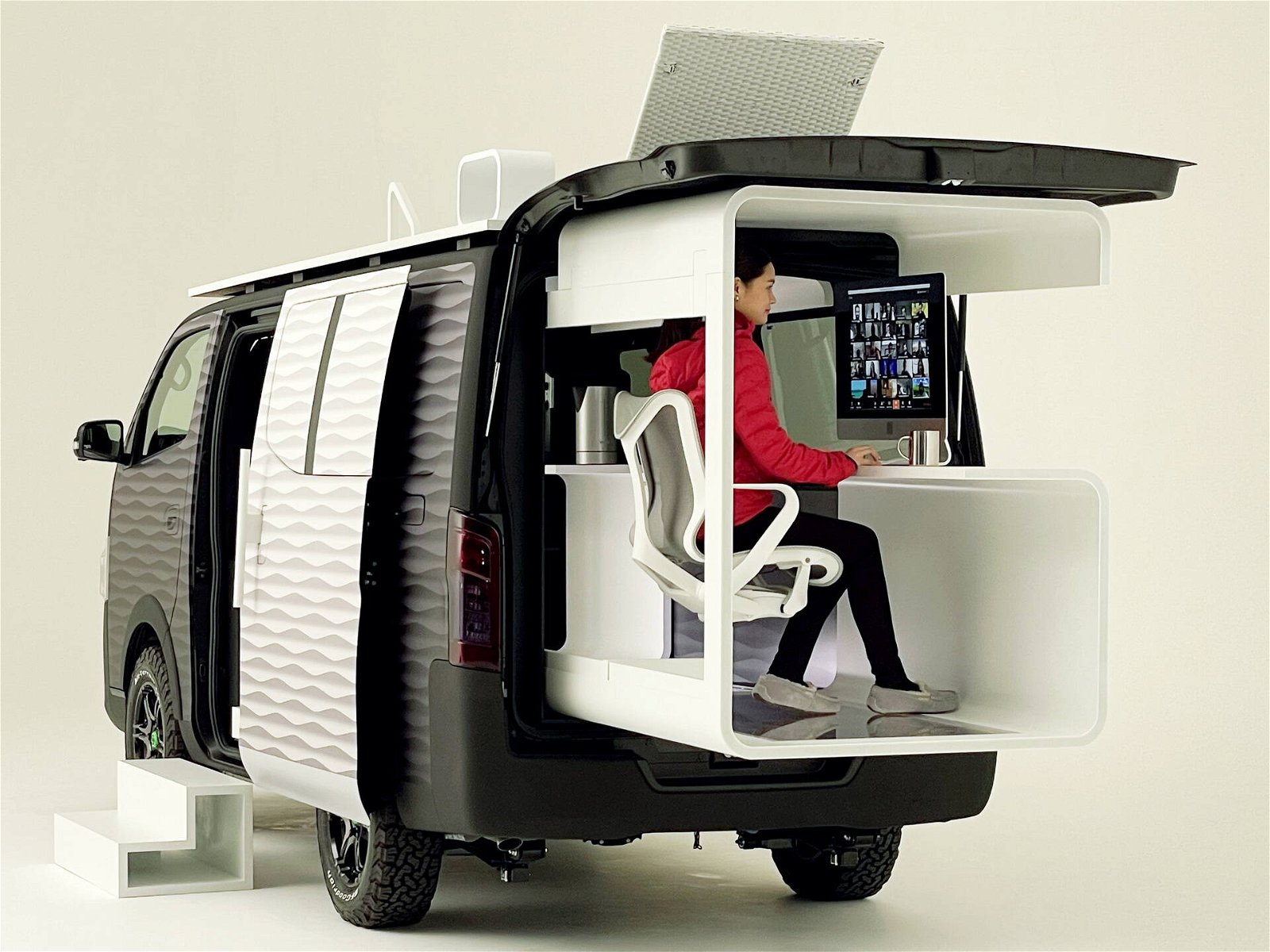 Immagine di Nissan, smart working in mezzo alla natura con l’NV350 Office Pod Concept