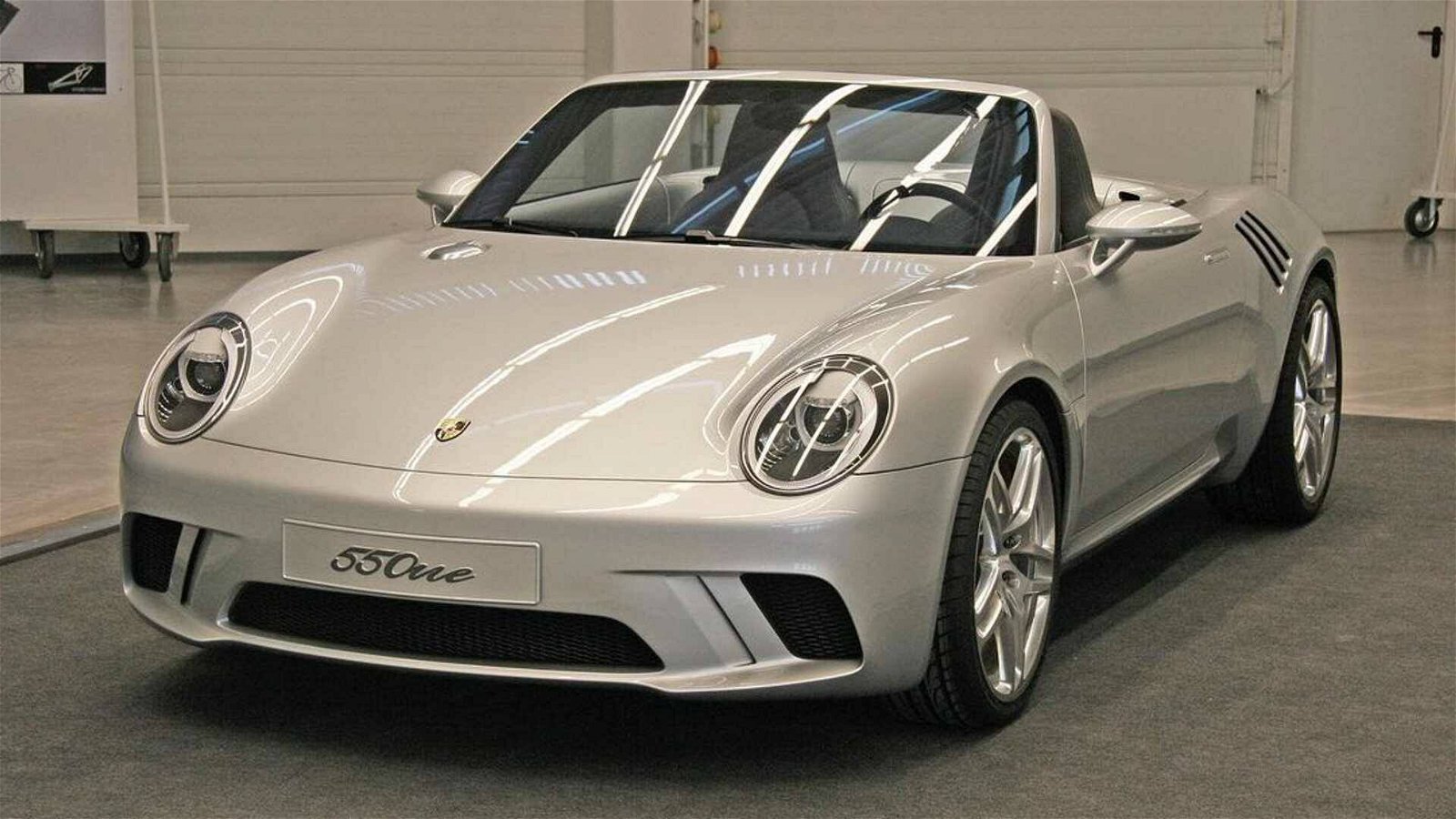 Immagine di Porsche 550one: l'elegante roadster tenuta nascosta per 12 anni