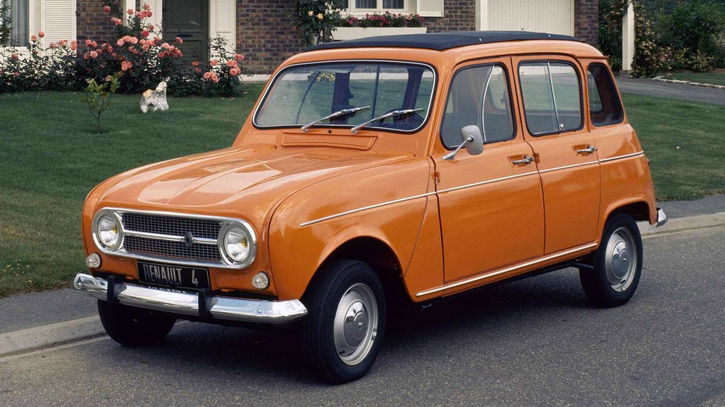 Immagine di Renault 4 e Renault 5 versione elettrica: nuova strategia dell'azienda?