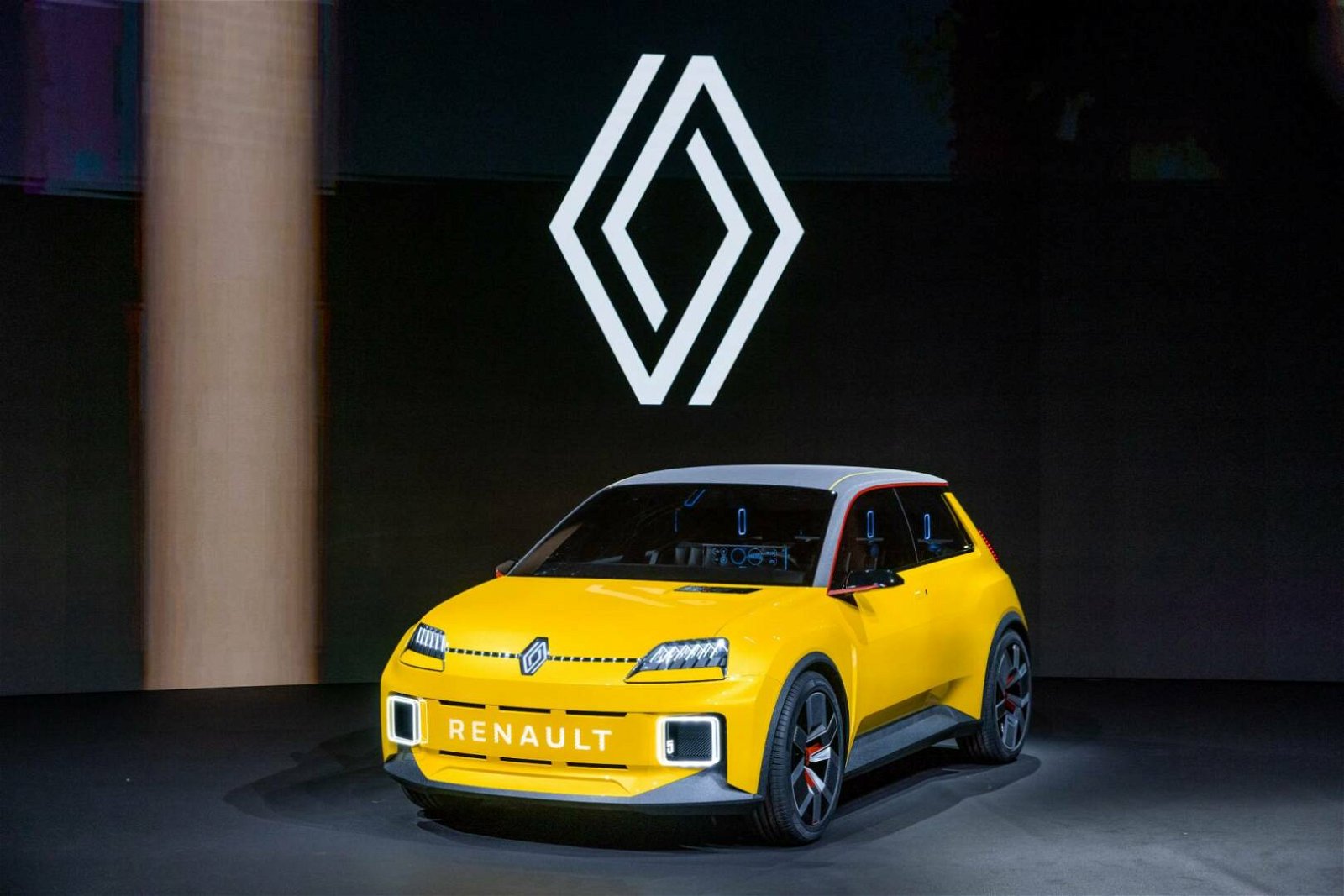Immagine di Auto elettriche: la nuova Renault R5 sarà costruita in Francia