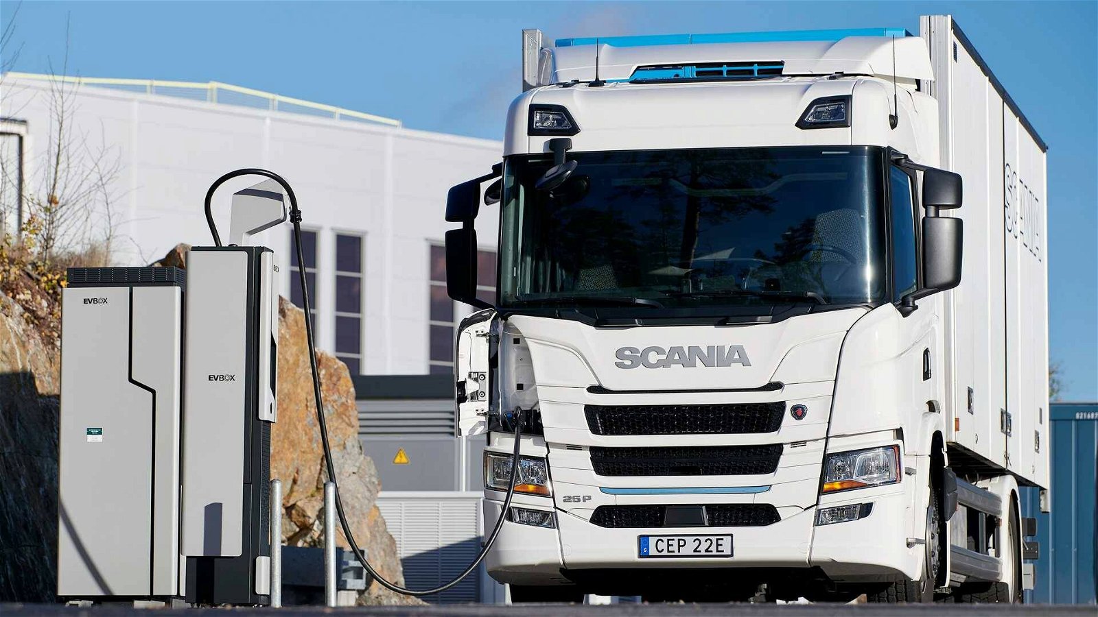 Immagine di Scania guarda avanti: entro il 2030 il 50% dei suoi mezzi saranno elettrici