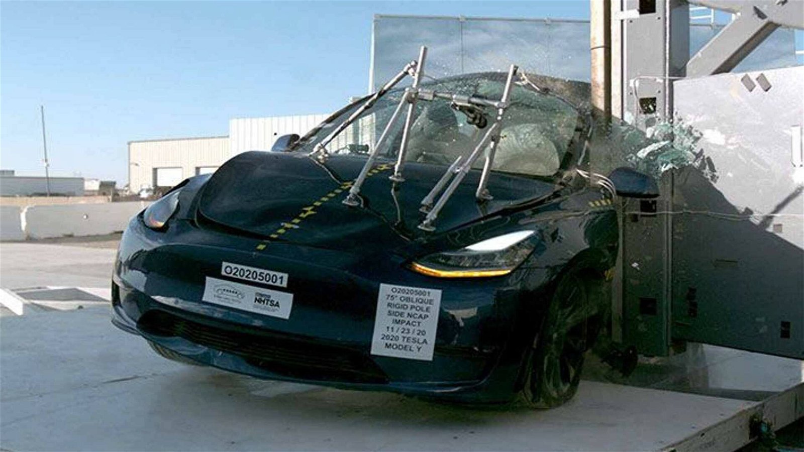 Immagine di Tesla Model Y: 5 stelle nei crash test NHTSA