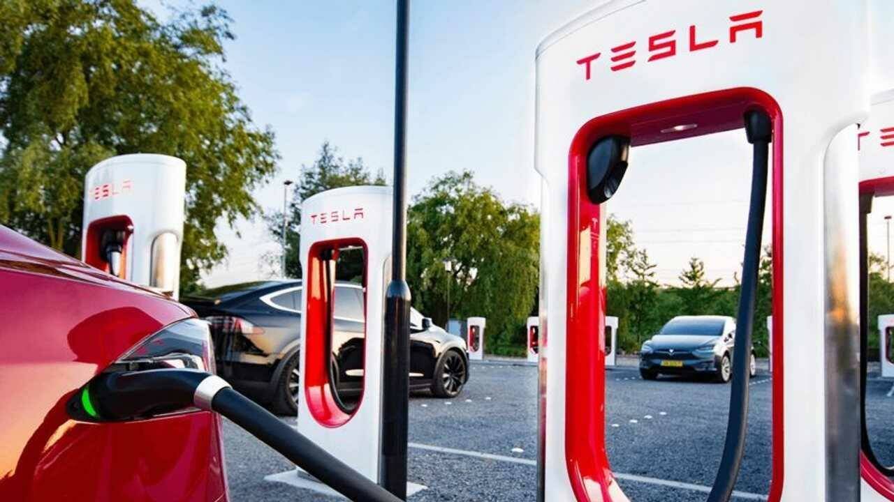 Immagine di Tesla aggiorna la mappa dei Supercharger: in arrivo 16 stazioni in Italia