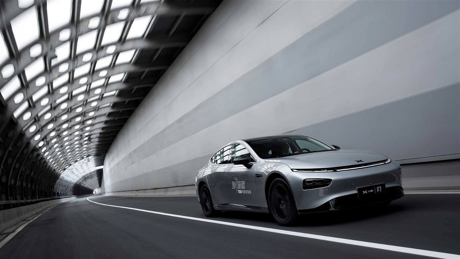 Immagine di Tesla Autopilot ha un nuovo rivale: Xpeng P7 introduce NGP