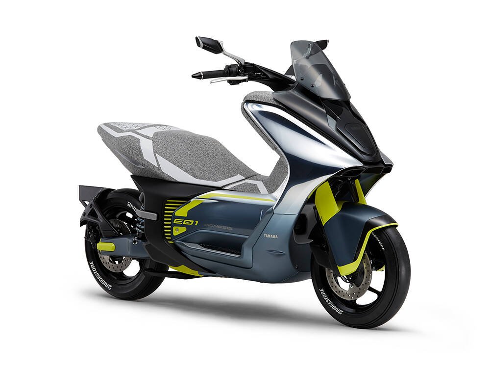 Immagine di Yamaha E01, lo scooter elettrico si mostra camuffato