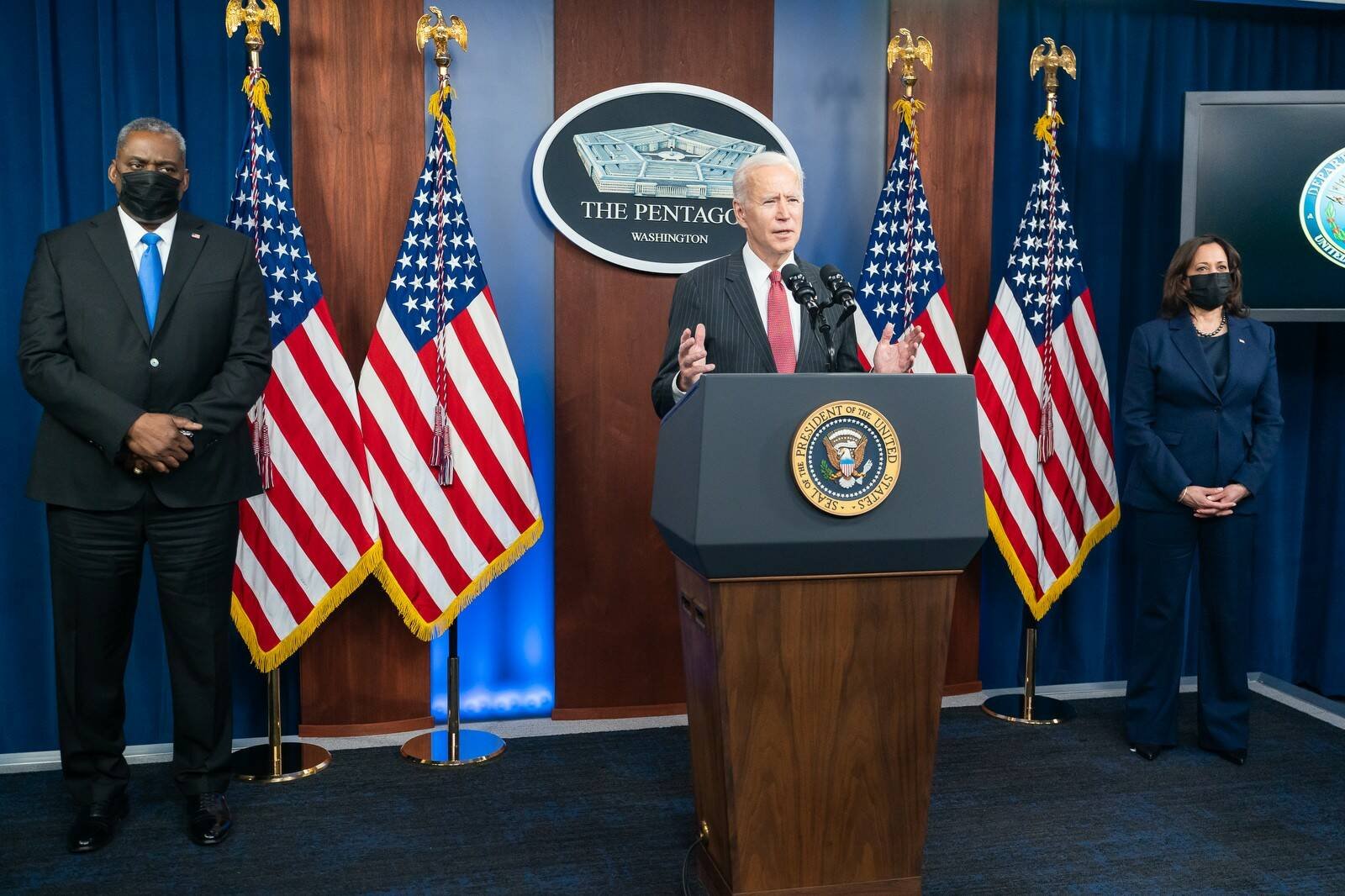 Immagine di Biden firmerà per garantire i chip per il settore automobilistico