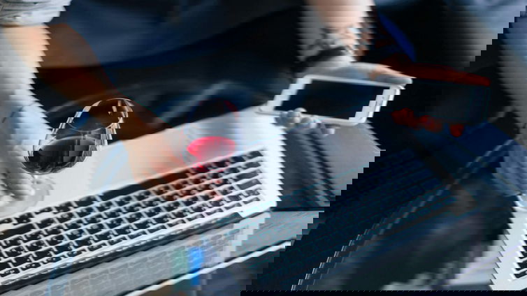 Immagine di Modalità ubriaco: un brevetto potrebbe dire "stop" ai messaggi inappropriati