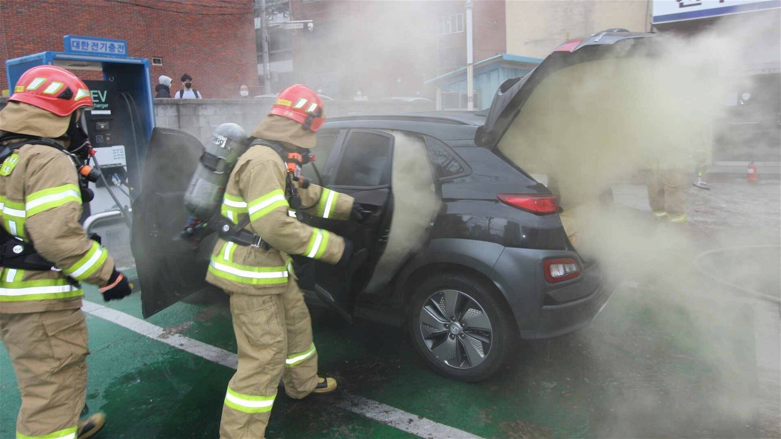 Immagine di Batterie difettose, incendi spontanei: Hyundai nell'occhio del ciclone