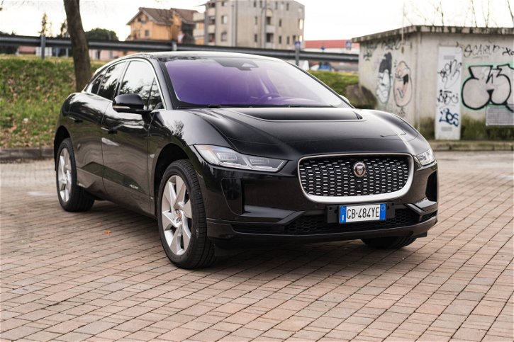 Immagine di Jaguar Land Rover E-ducation: basta fake news sulle auto elettriche