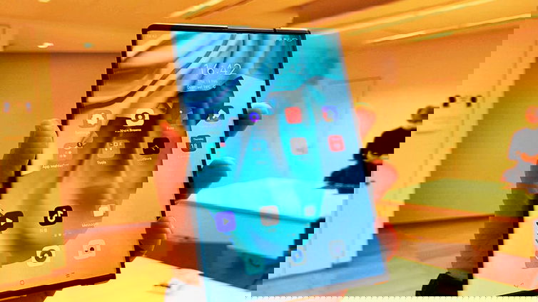 Immagine di Oppo X 2021, incredibile con il suo schermo che si arrotola