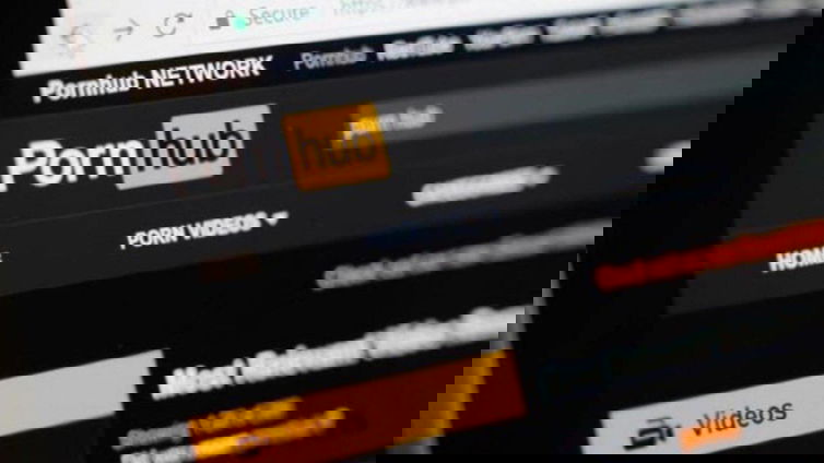 Immagine di Daresti la carta d'identità per guardare porno online?
