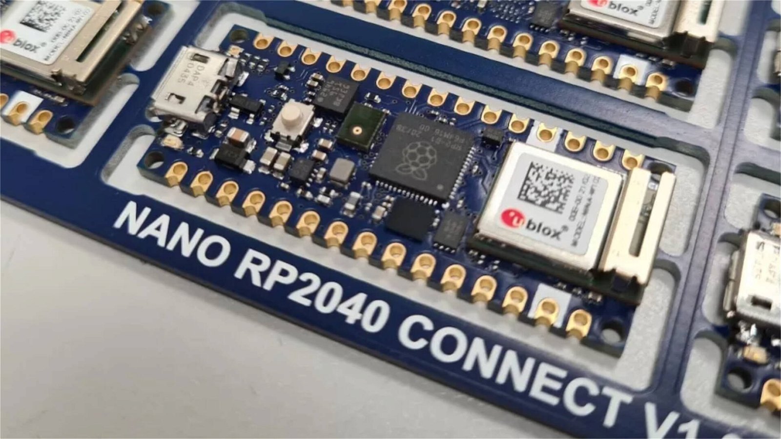 Immagine di Arduino Nano RP2040 Connect diventa ancora più versatile con questo accessorio