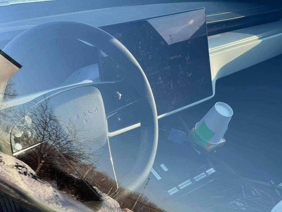 Immagine di Tesla Model S 2021 video spia: sparito il volante a cloche?