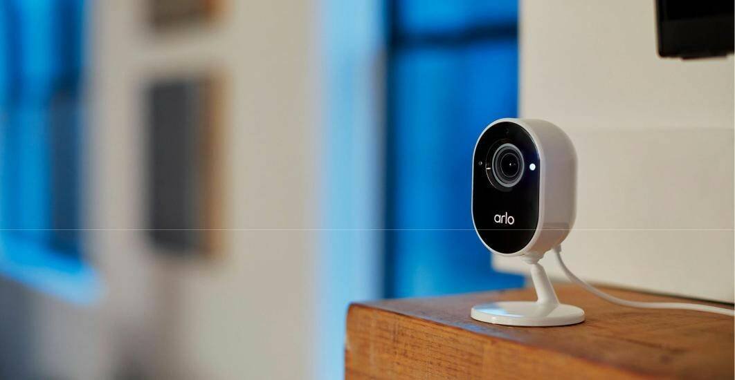 Immagine di Arlo Essential Indoor è la nuova videocamera di sicurezza discreta, completa ed economica