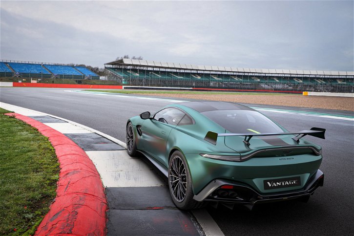 Immagine di Aston Martin ha più di 1 miliardo di Euro di debiti
