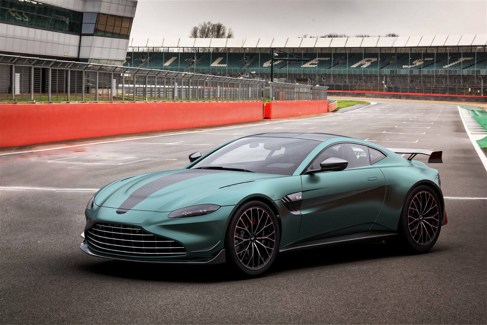 Immagine di Aston Martin svela la nuova Vantage F1 Edition
