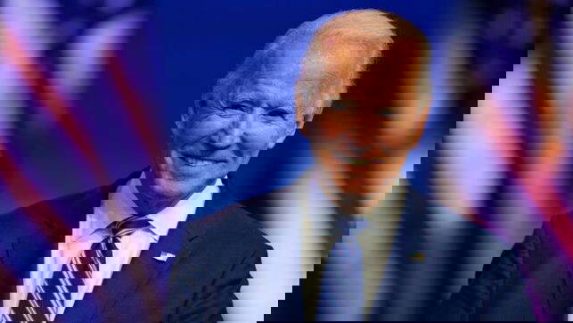 Immagine di Biden alle strette: la California odia le auto tradizionali