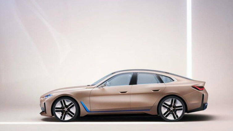 Immagine di BMW i4, la berlina elettrica da 600 Km è pronta al debutto