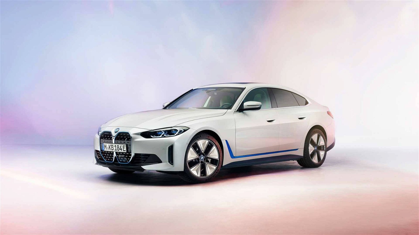 Immagine di Ecco la BMW i4, berlina elettrica da 530 cv
