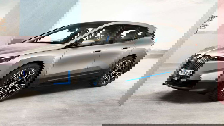 Immagine di BMW iX: i dettagli delle due versioni del SUV 100% elettrico