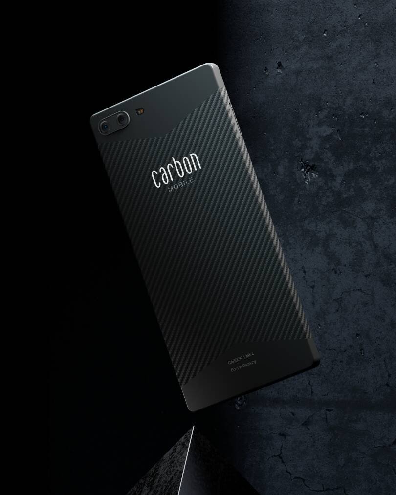 Immagine di Carbon Mobile lancia Carbon 1 MK II, il primo smartphone al mondo interamente in carbonio