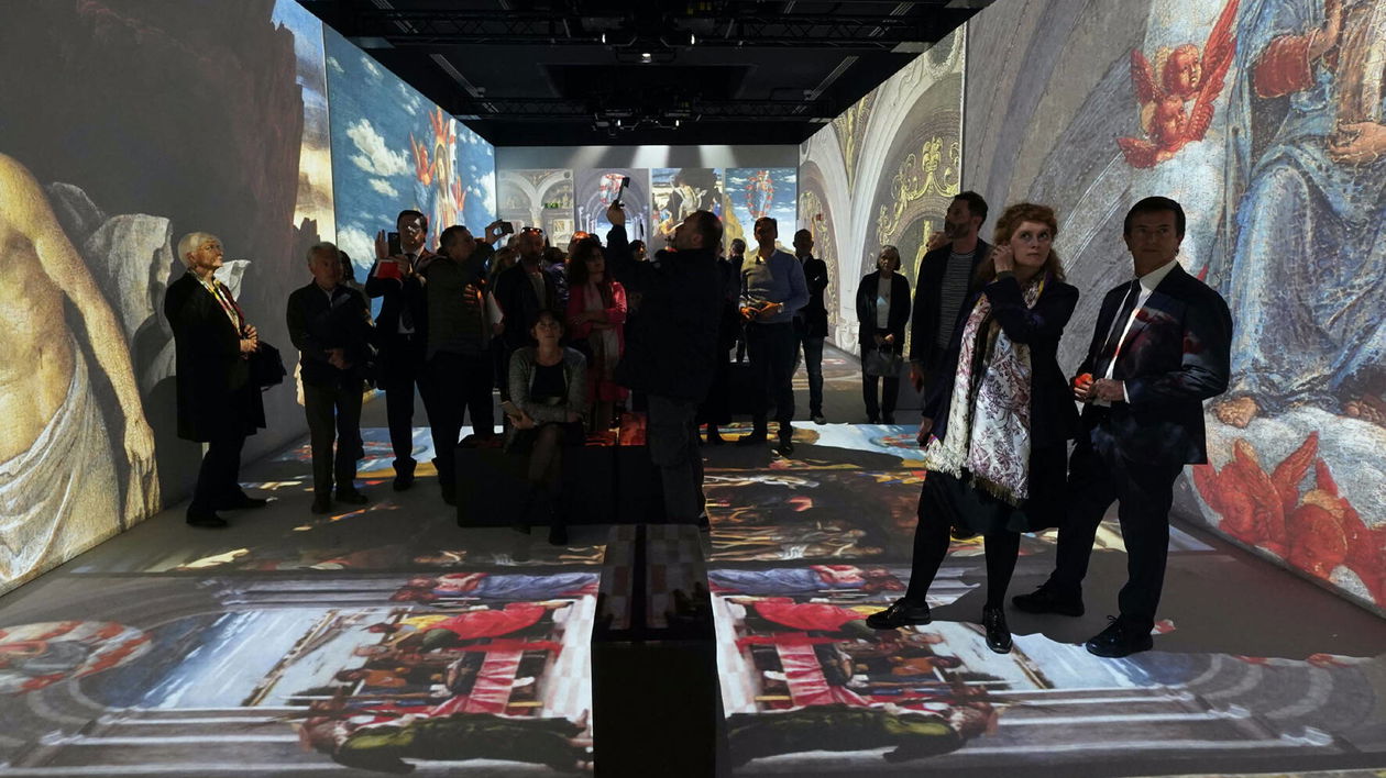 Immagine di Epson presenta LightScene EV-110, il videoproiettore per il digital signage